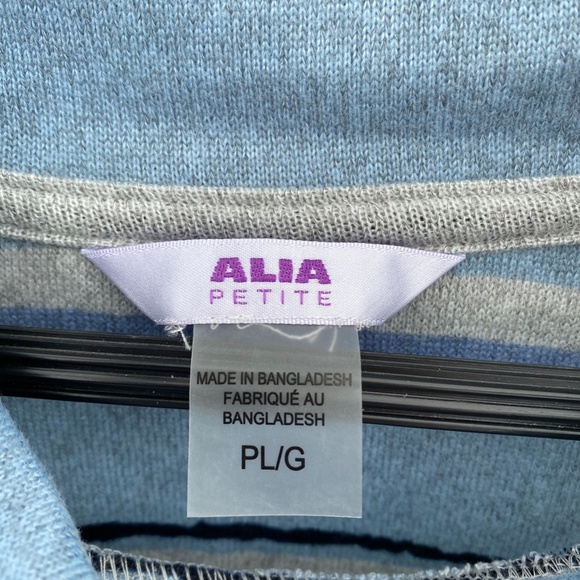 Woman's Pullover - Picture 3 of 4